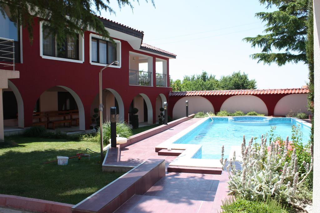 The Red House Hotel Kosharitsa Buitenkant foto
